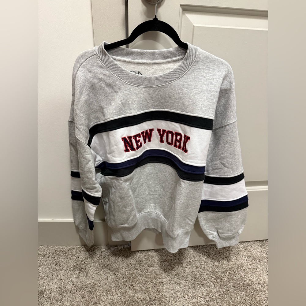 Chaser Small New York Sweatshirt. 🖤⚡️
